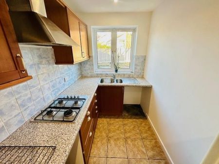3 bedroom House To Let - Photo 2