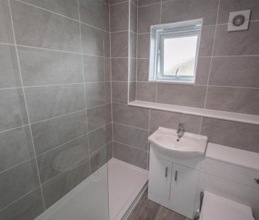 2 bedroom end of terrace house to rent - Photo 4
