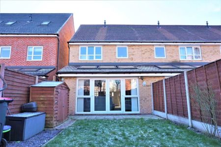 3 Bed End Terrace, Hatton Gardens, M7 - Photo 4