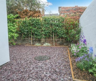 2 bedroom terraced house to rent - Photo 4