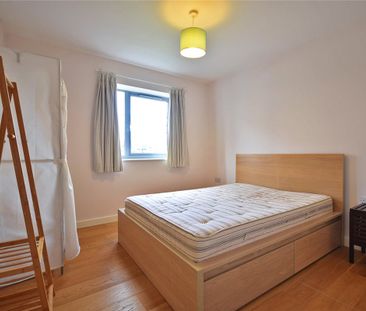 Well presented 2 bedroom second floor apartment for rent in Cambrid... - Photo 4