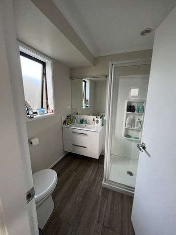 Family Home - Close to Excellent Schooling - Photo 2