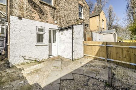 Studio to rent - Photo 5