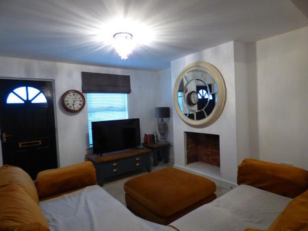 2 bedroom terraced house to rent - Photo 4