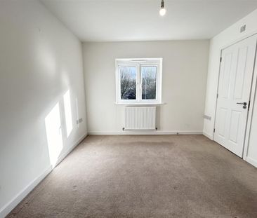 2 Bedroom House - Mid Terrace To Let - Photo 4