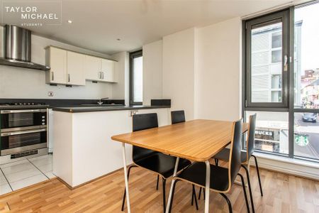 2 bedroom flat to rent - Photo 4