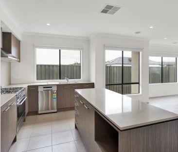 Immaculate CORNERSTONE FAMILY HOME - Photo 2