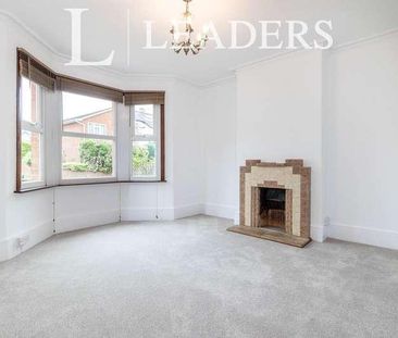 Albany Road, Hersham, KT12 - Photo 3
