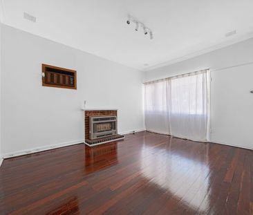 3x1 IN GREAT LOCATION! - Photo 1