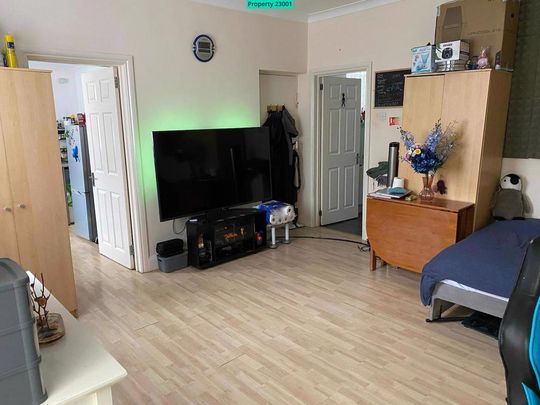 Studio to rent - Photo 1