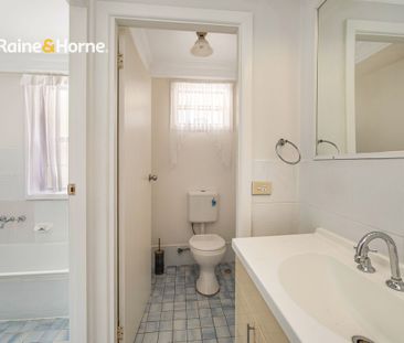 LARGE FAMILY HOME - Photo 5