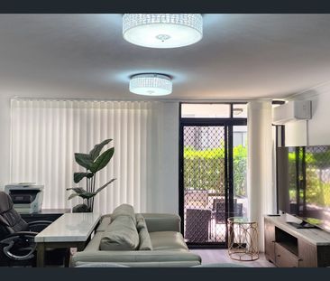 Spacious 1 Bed with Direct Private Access To Courtyard - Photo 1