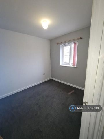 3 bedroom end of terrace house to rent - Photo 3