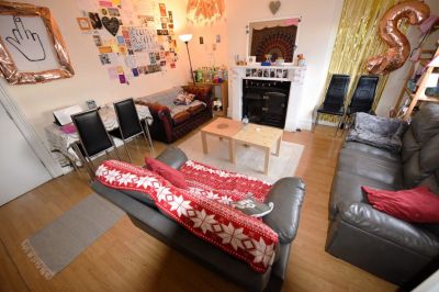 7 bedroom Flat in Woodsley Road, Leeds - Photo 1