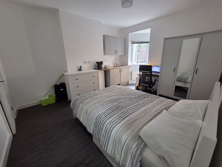 Upper Tulse Hill, London, SW2 2 - Photo 4