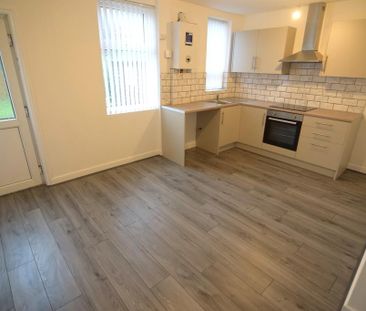 2 bedroom semi-detached house to rent - Photo 2