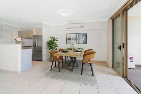 Modern two-bedroom apartment in a highly convenient Homebush West location - Photo 3