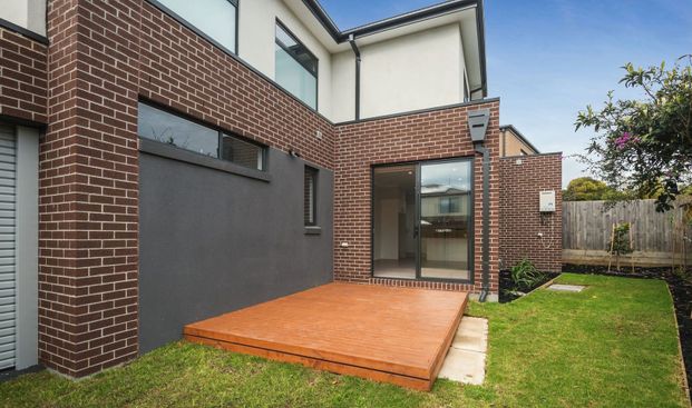 2/12 Stradbroke Crescent, Mulgrave - Photo 1