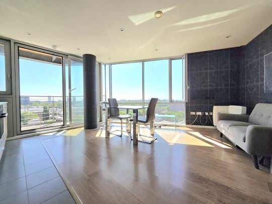 Admiralty Tower, Queen Street - Photo 1