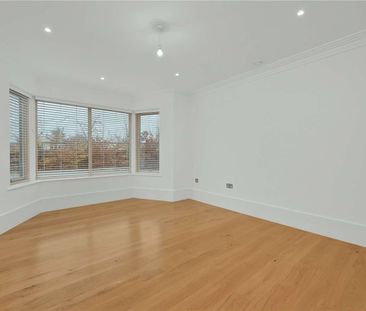 An impressive 5 bedroom detached home with impressive views. - Photo 3