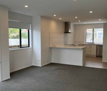 Discover the perfect blend of comfort and convenience in this moder... - Photo 4