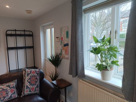 1 Bed Flat, Hotham Lodge, SW19 - Photo 2