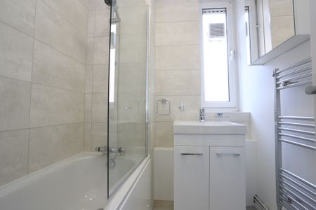 Alton House – Room 4 - Photo 4