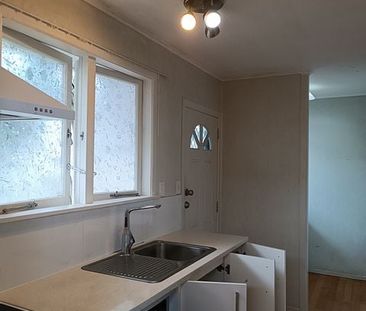 Renovated family home with spacious garden - Photo 6