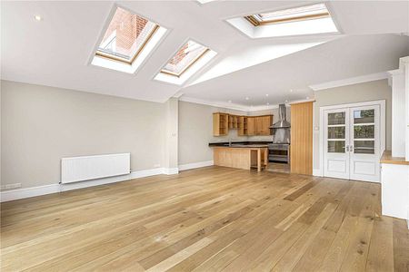 A spacious five bedroom family home, close to River and Putney High Street. - Photo 3