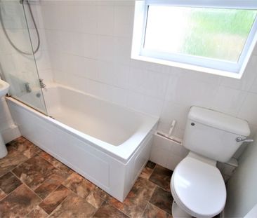 3 Bed Terraced House, St. Edwards Road, RG6 - Photo 5