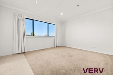 FABULOUS FAMILY HOME - Photo 4