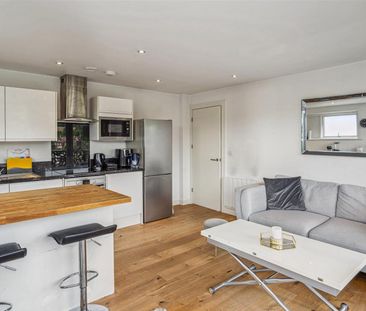 London Road, High Wycombe - Photo 1