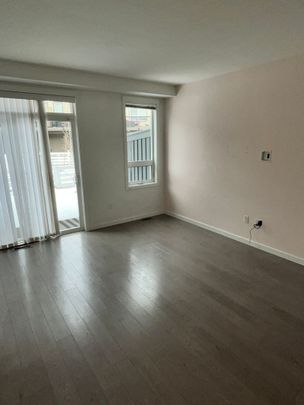 3 bed/2.5 bath Townhouse in Glenmore - Photo 1