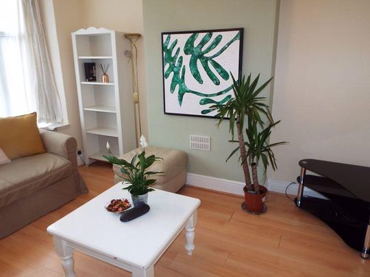 4 bedroom semi-detached house to rent - Photo 1