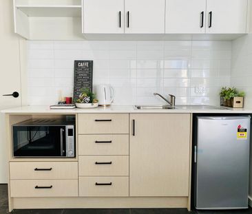 FULLY Furnished STUDIO ROOM in perfect location! - Photo 6