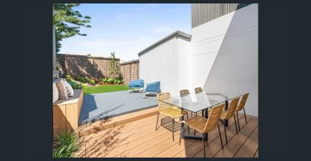 Luxury Family Living in Bellevue Hill's Exclusive Village Pocket - Photo 2