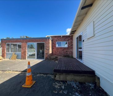 Six-bedroom home in Springvale - Photo 5