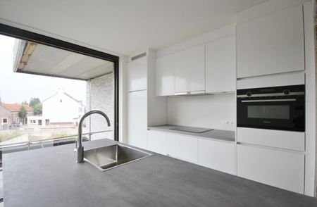 Gelijkvloers appartement met tuin en autostaanplaats op gunstige locatie! - Photo 4