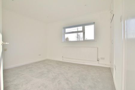 3 bedroom detached bungalow to rent - Photo 2