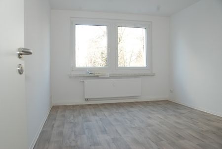 4-Raum-Wohnung mit Balkon und Einbauküche - Foto 2