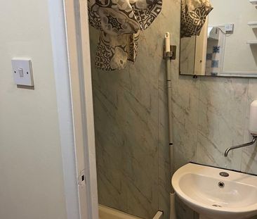 Studio Flat, Lindley Road, E10 - Photo 4