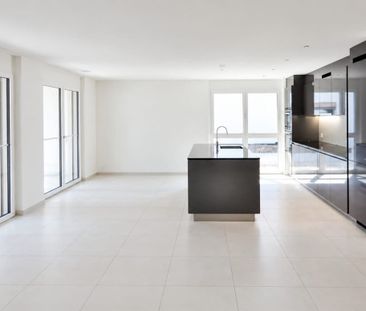 Rent a 4 ½ rooms apartment in Niederhasli - Photo 2