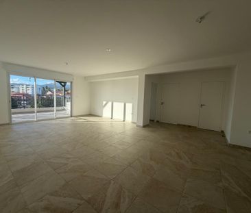 Location Appartement 95.33m² 2 pièces Fort de france - Photo 2