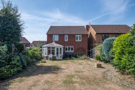 4 bedroom detached house to rent - Photo 2