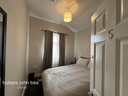 1 bedroom in a house share to rent - Photo 4