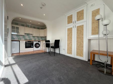 1 Bed Flat, Howitt Road, NW3 - Photo 3