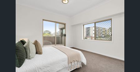 Modern unit in prime location - Photo 4