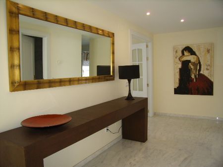 Front Line Beach Penthouse Apartment for Rent – Estepona - Photo 5