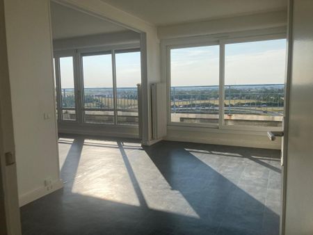 Location Appartement 4 pièces 109m² LA ROCHELLE 17000 - Photo 3