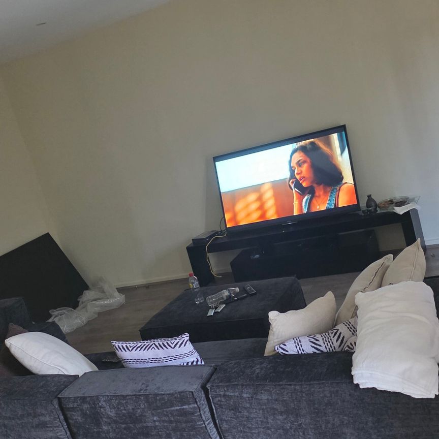 Caroline Springs - Photo 1